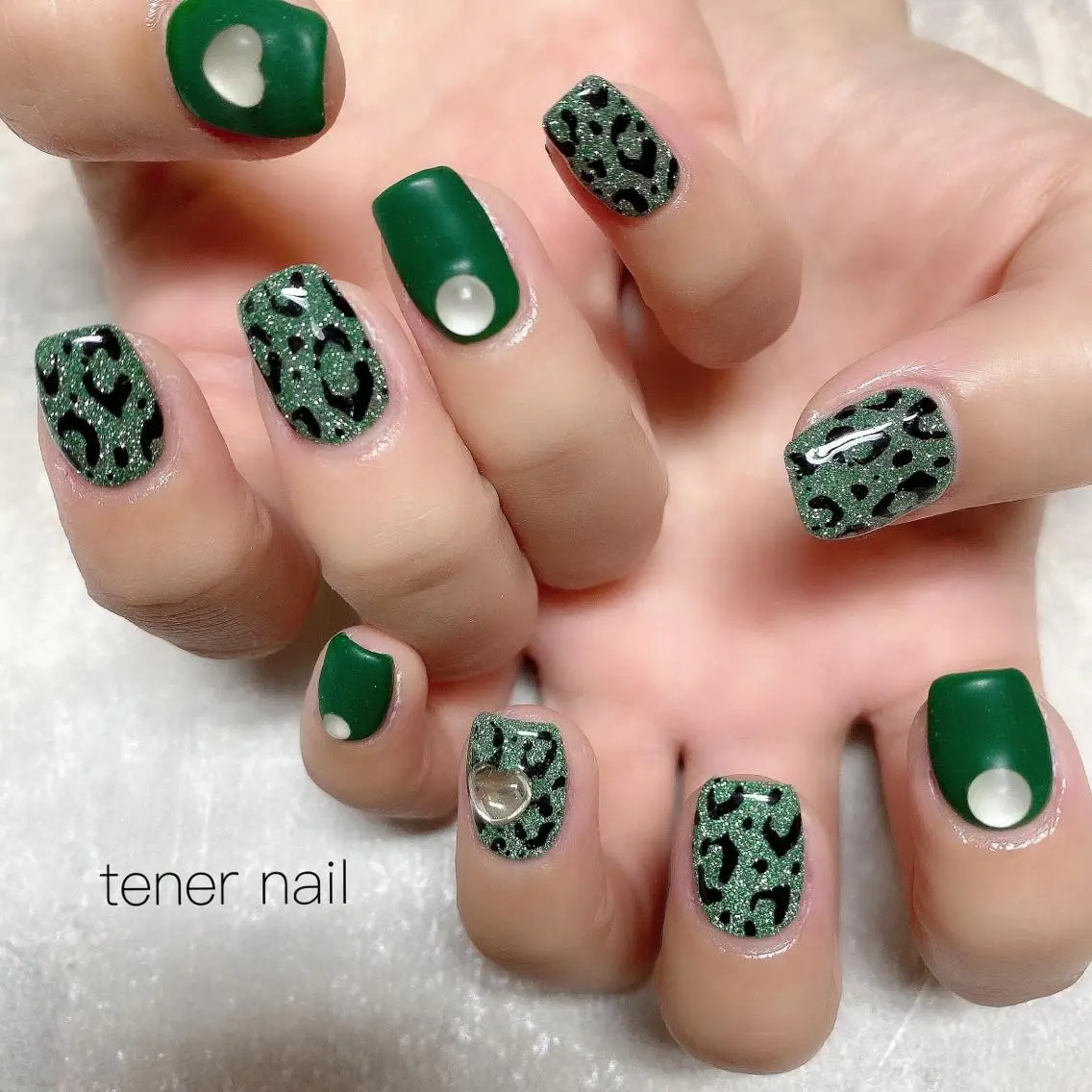 ネイル アニマル柄 フラッシュネイル ラメ(グリッター) テネルネイル tener nailのネイルデザイン