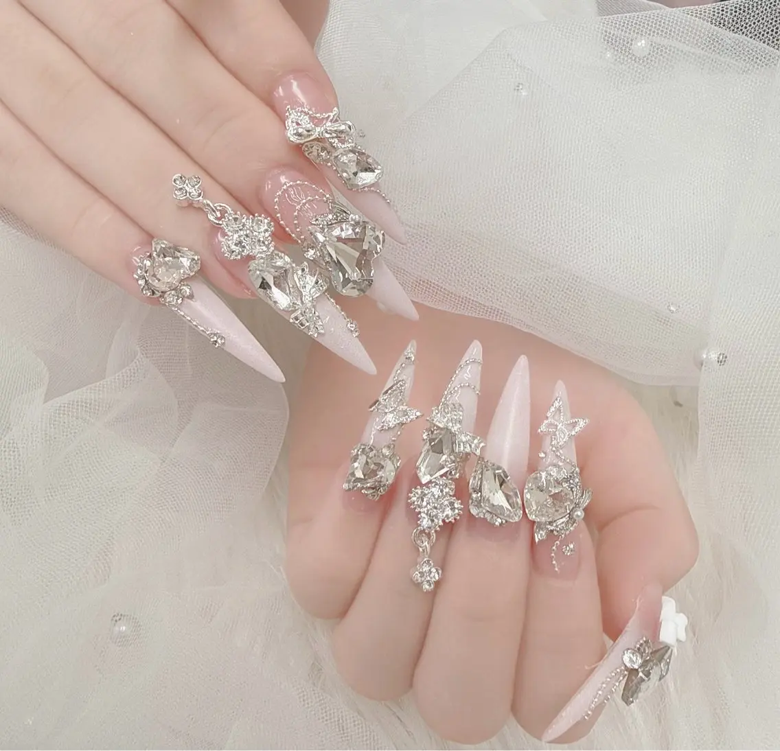 ネイル オーロラネイル クリアネイル ジェルネイル ガーリー 韓国ネイル ハンドネイル Sakura Nail Salonのネイルデザイン