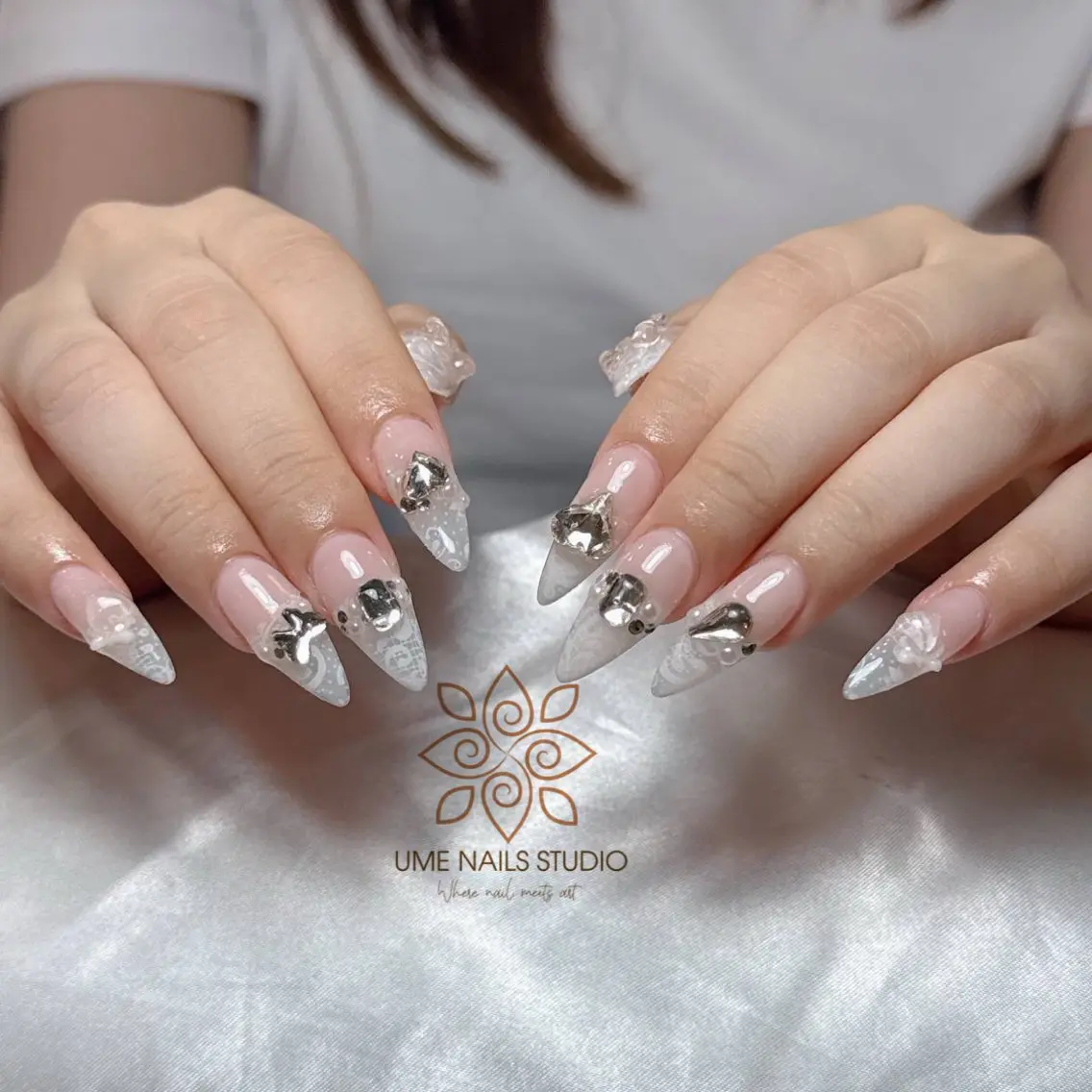 ネイル チークネイル クリアネイル ガーリー キラキラネイル 韓国ネイル Ume Nail Studioのネイルデザイン