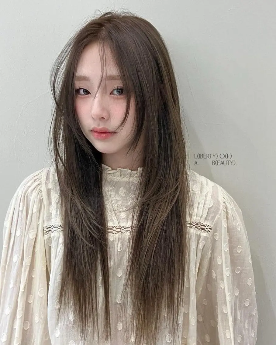 ロング kana/透明感🫧 ナチュラルカラーのヘアスタイル