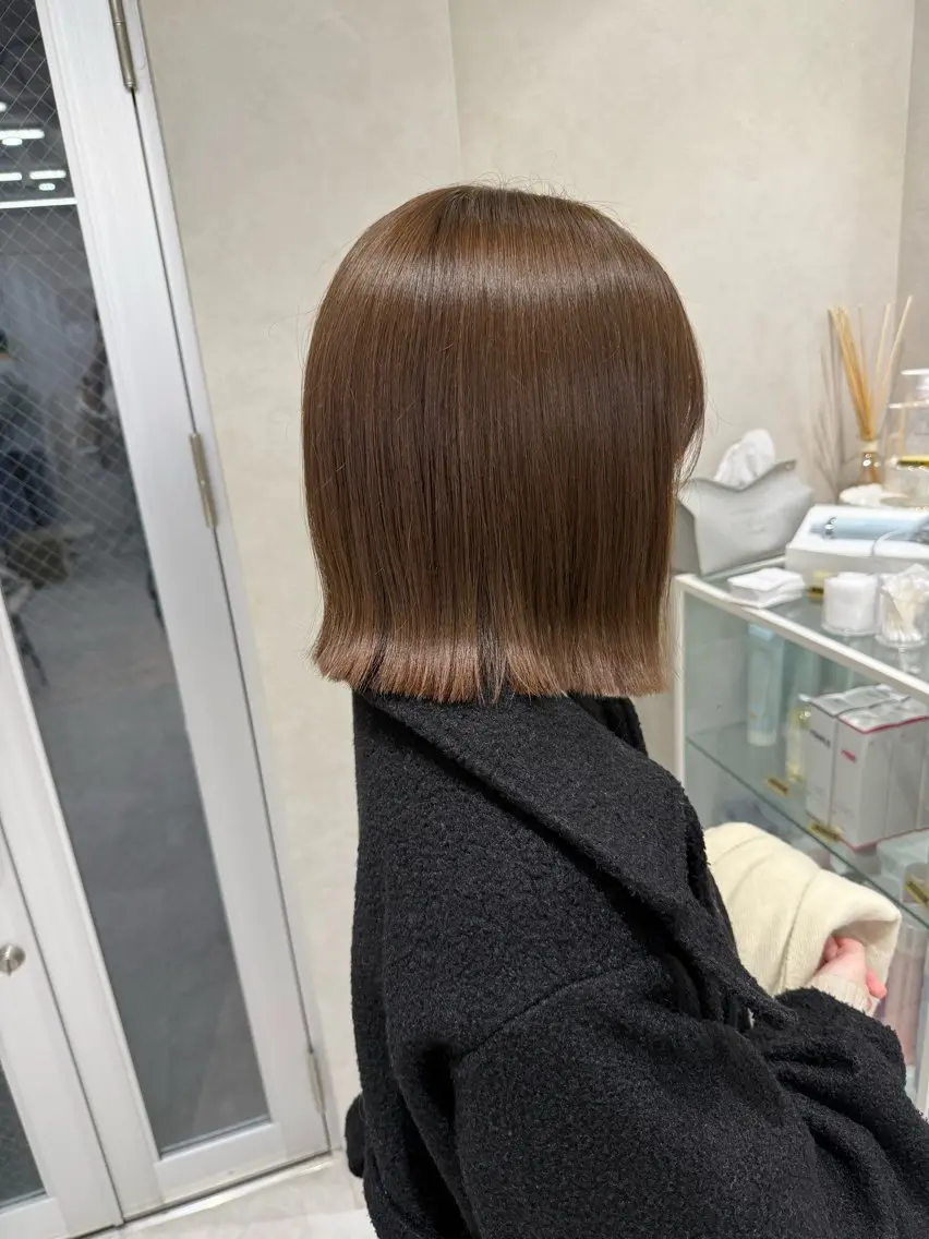 ショート カット ヘアカラー トリートメント 透明感オリーブ🫒/ ブリーチなしWカラーのヘアスタイル