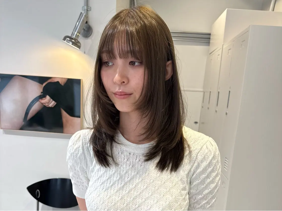 ミディアム カラー レイヤーカット カット ヘアカラー トリートメント レイヤーカット 鈴木駿介のヘアスタイル