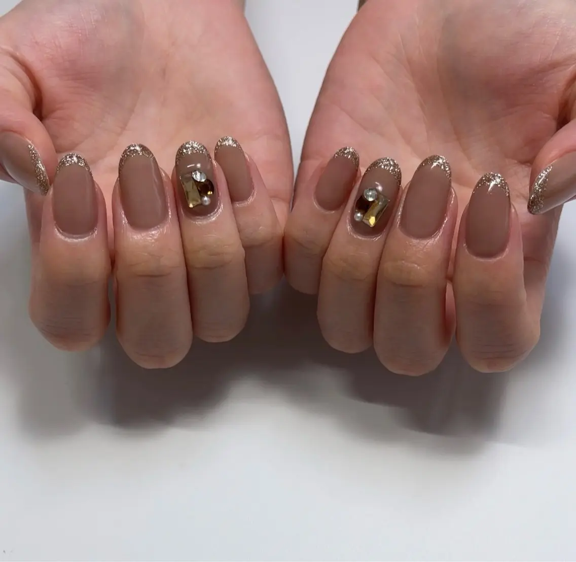 ネイル ストーンネイル ハンドネイル Nailsalon Lebelのネイルデザイン