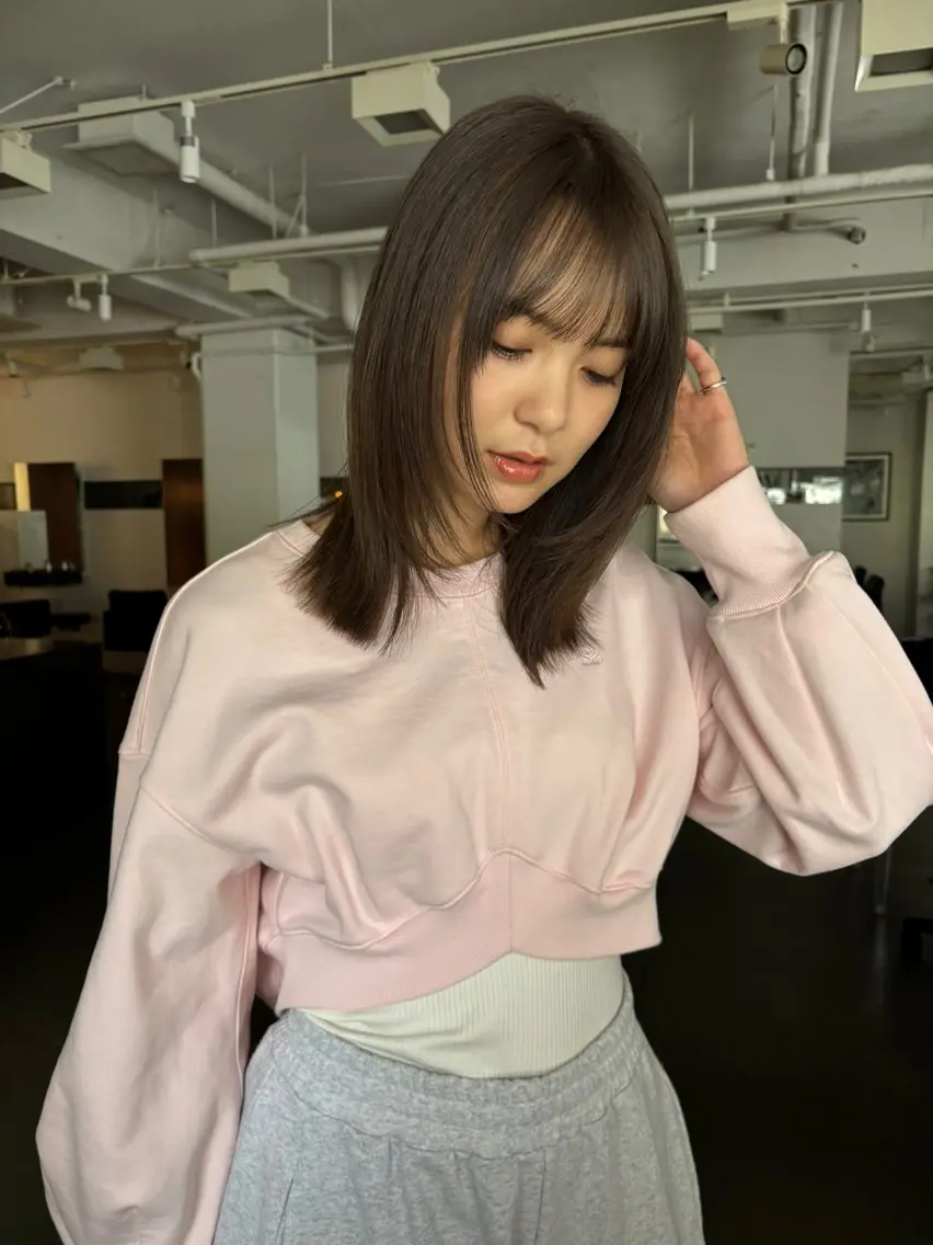 ミディアム レイヤーカット 佐藤 芽依のヘアスタイル