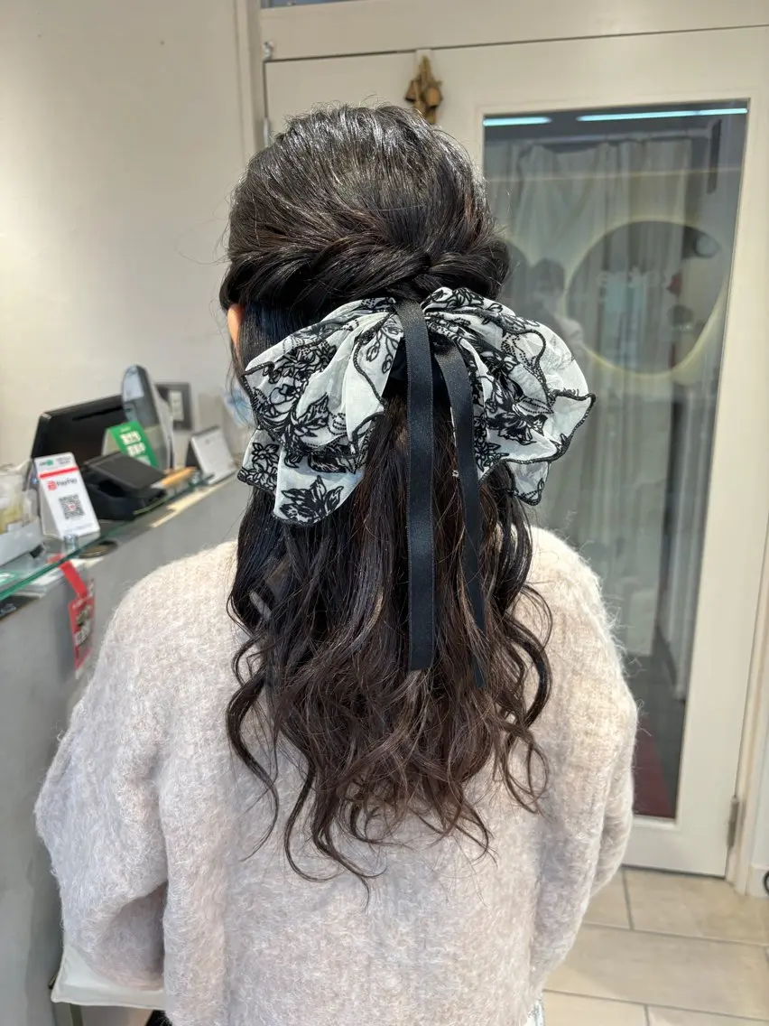 ロング ヘアアレンジ ハーフアップ 結婚式・ブライダル Aya　ブリーチなし 🌱　ダブルカラーのヘアスタイル