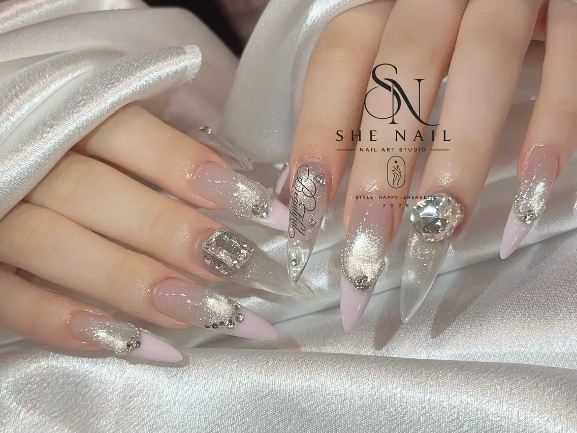 ネイル アートネイル フラワーネイル ガーリー キラキラネイル 韓国ネイル ハンドネイル 博多 SHE Nailのネイルデザイン