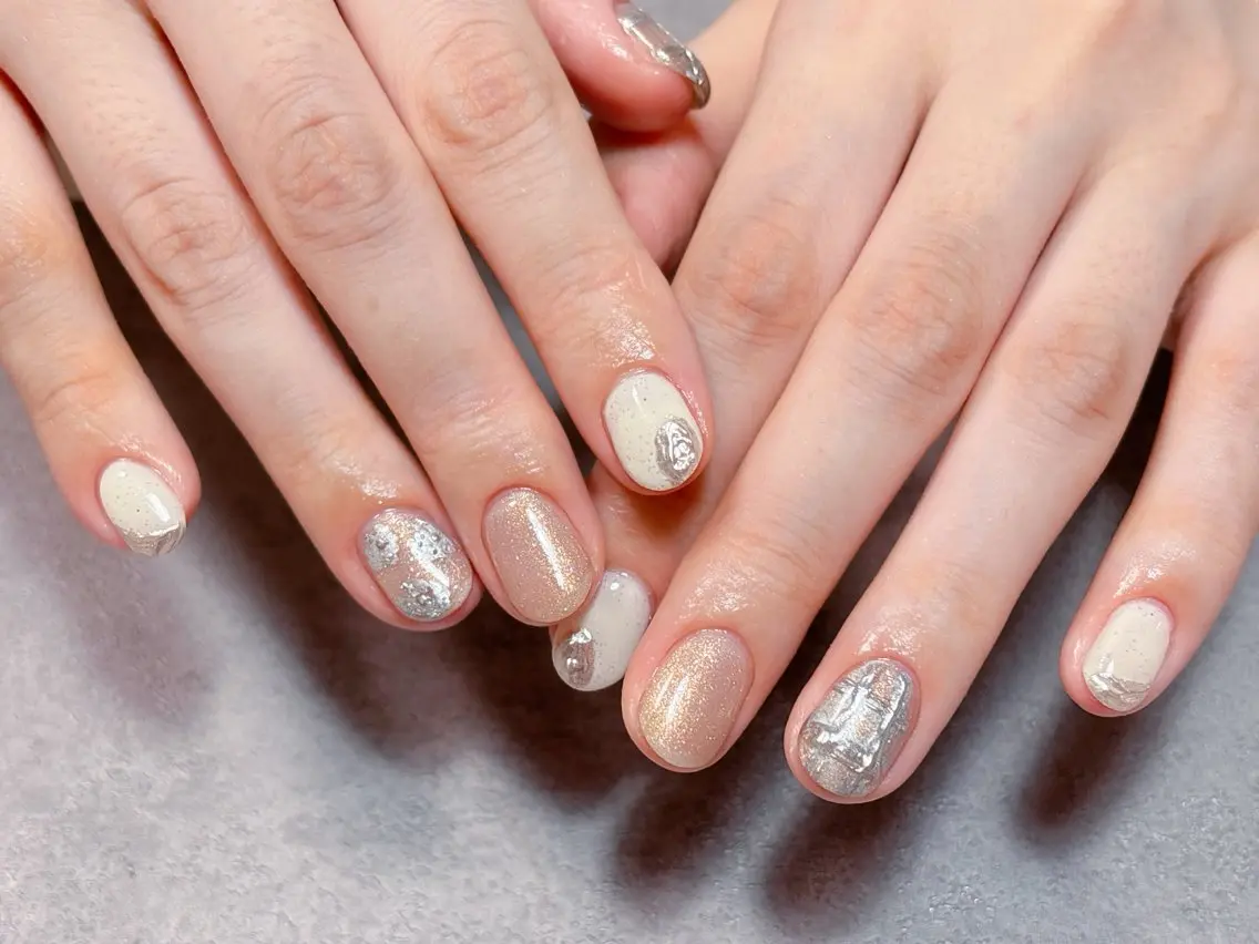 ネイル アートネイル チークネイル ジェルネイル ハロウィン マグネットネイル ハンドネイル ハンドケア 💫ゆか_ Nailartistのネイルデザイン