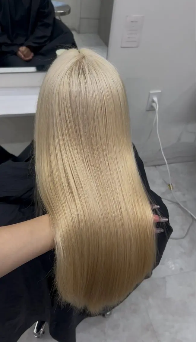 ロング カラー ヘアカラー トリートメント 💗ツヤ髪ハイトーン 💗RIKOのヘアスタイル