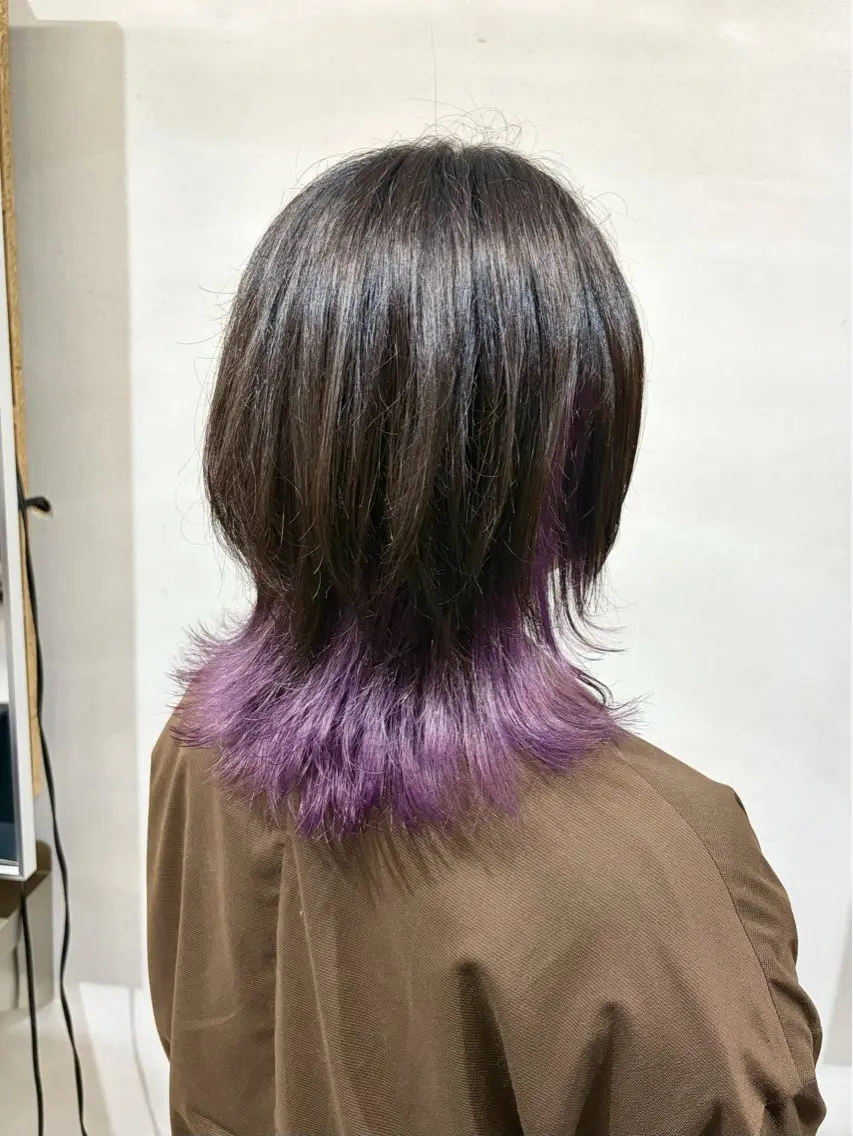 ショート カラー ブリーチ デザインカラー イヤリングカラー インナーカラー パープルカラー カット ヘアカラー トリートメント 柏 デザインカラー/ レイヤー🐣シオリのヘアスタイル