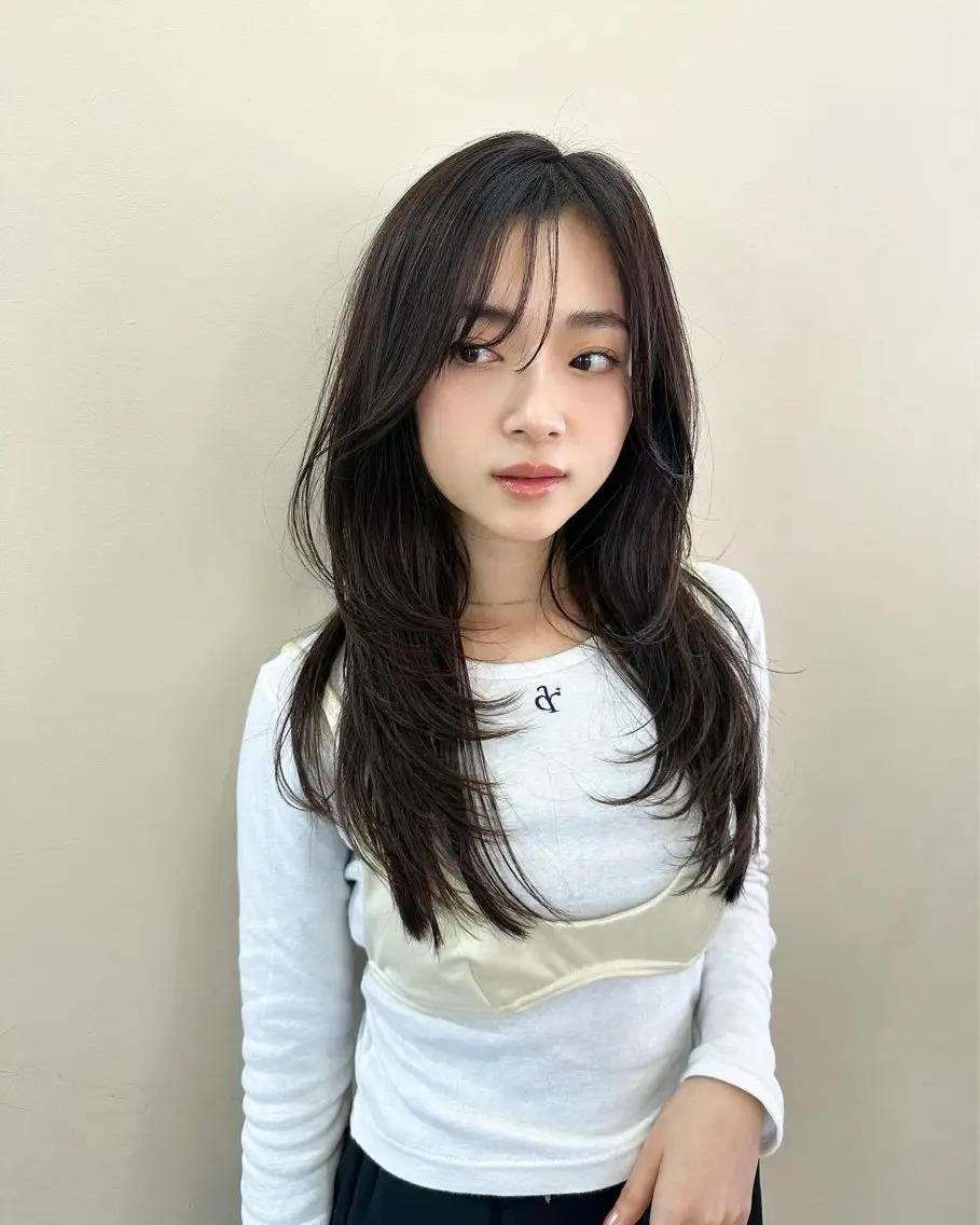 ロング レイヤーカット 鎌倉 彩のヘアスタイル
