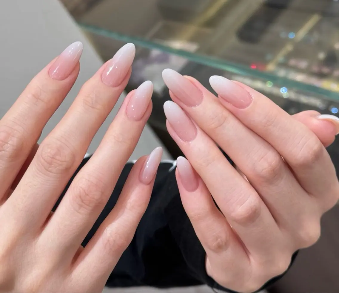 【自爪オフあり】🧁(ベース色ワンカラー💗)グラデーションの写真