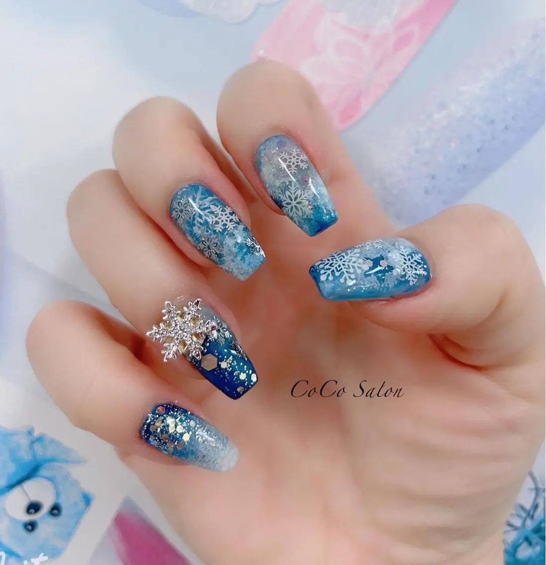 ネイル ブルー 成人式 長さ出し ジェルネイル グラデーション ハンドネイル CoCoSalon ネイル/まつ毛予約のネイルデザイン