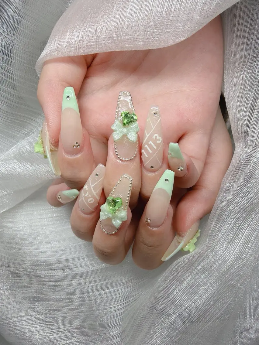 ネイル 長さ出し グラデーション 卒業式 キラキラネイル マグネットネイル ハンドネイル Lee Nailsのネイルデザイン