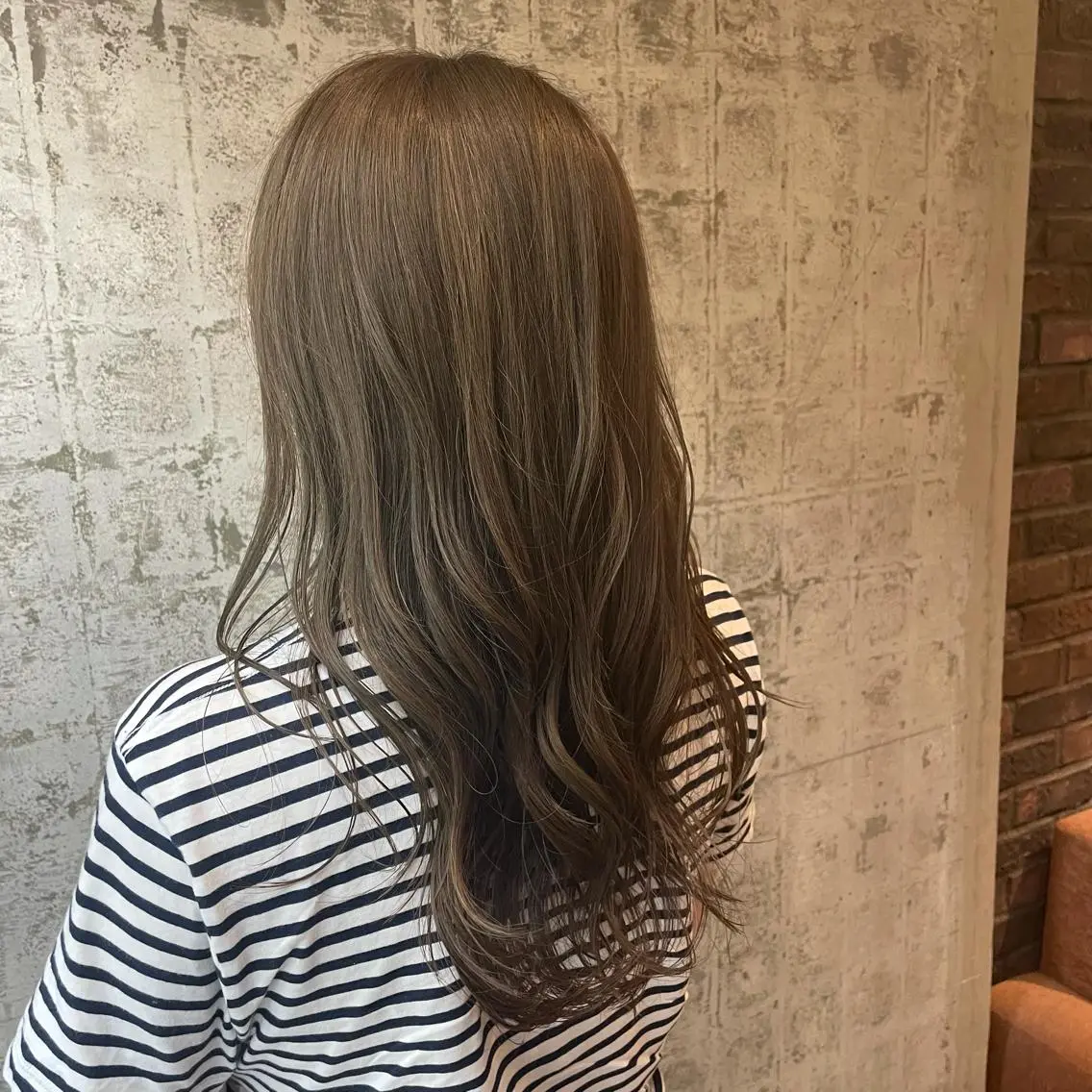 ロング ハイライト ZAZA ASAMIのヘアスタイル