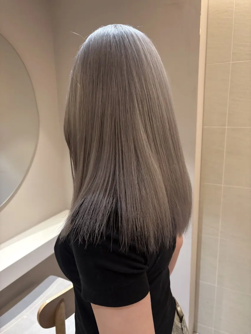 ミディアム カラー ヘアカラー yiye shioriのヘアスタイル