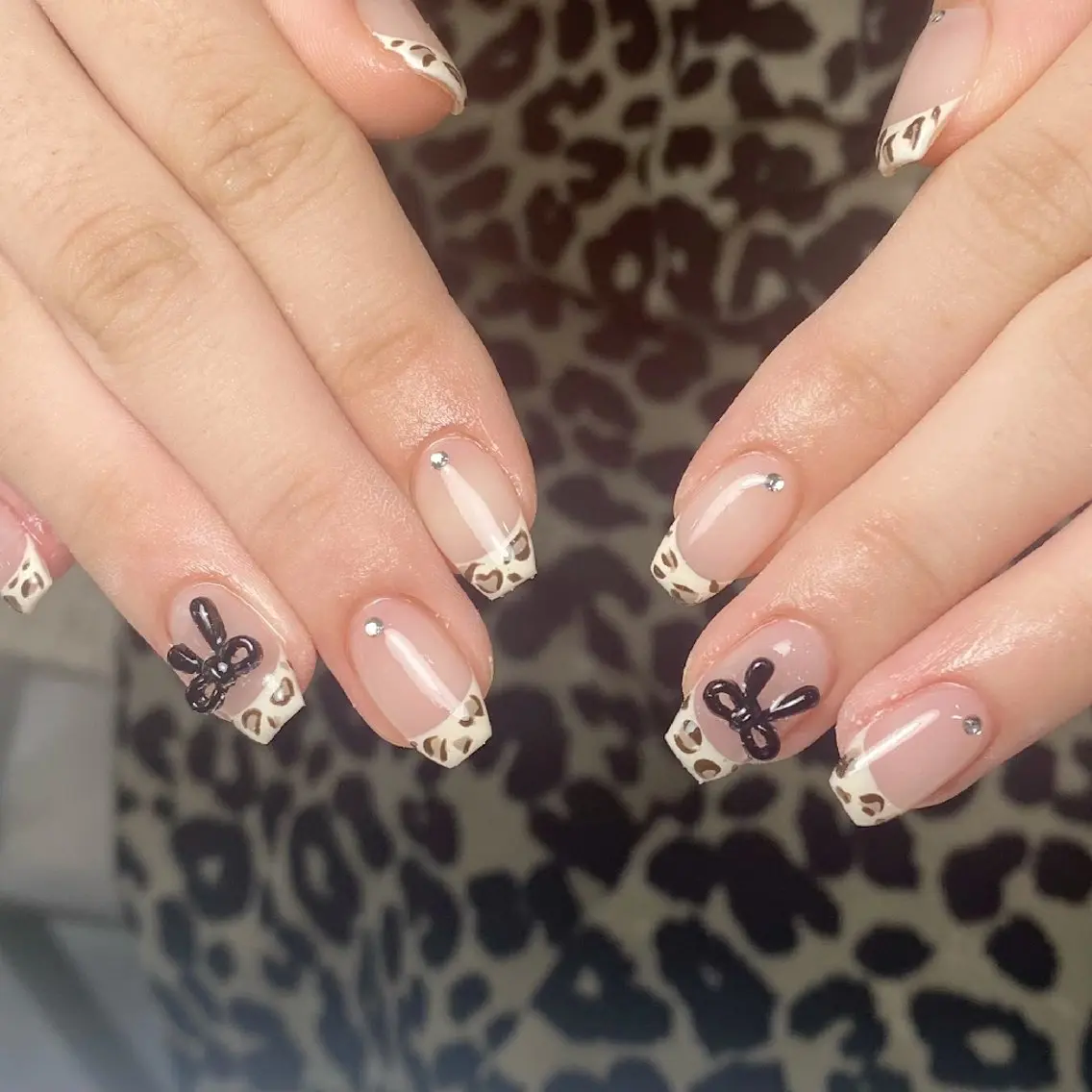 ネイル チークネイル フレンチネイル ジェルネイル ガーリー キラキラネイル ハンドネイル UM Nail Salonのネイルデザイン