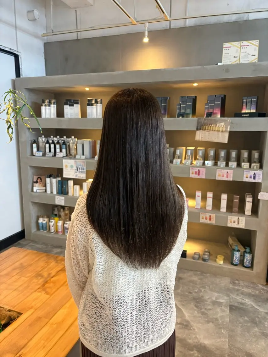カラー 岩崎 郁音のヘアスタイル