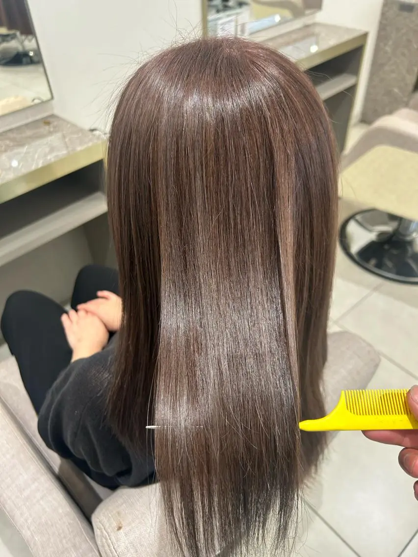 【圧倒的ツヤ✨髪質改善】アルカリ酸熱トリートメント×ブリーチなし透明感カラー　¥14000の写真