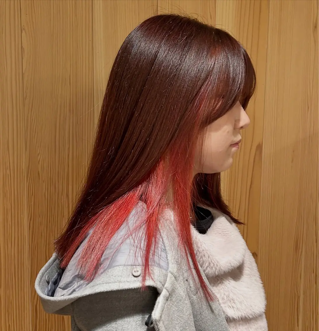 セミロング カラー インナーカラー レッドカラー カット ヘアカラー トリートメント ヘッドスパ スキバサミを使わない カット🌼唯🌼のヘアスタイル