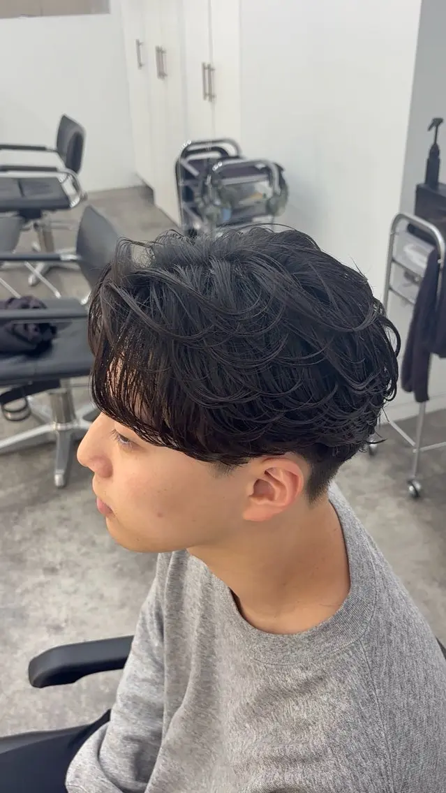 パーマ メンズ フェザーパーマ メンズパーマ 佐藤 友哉のヘアスタイル