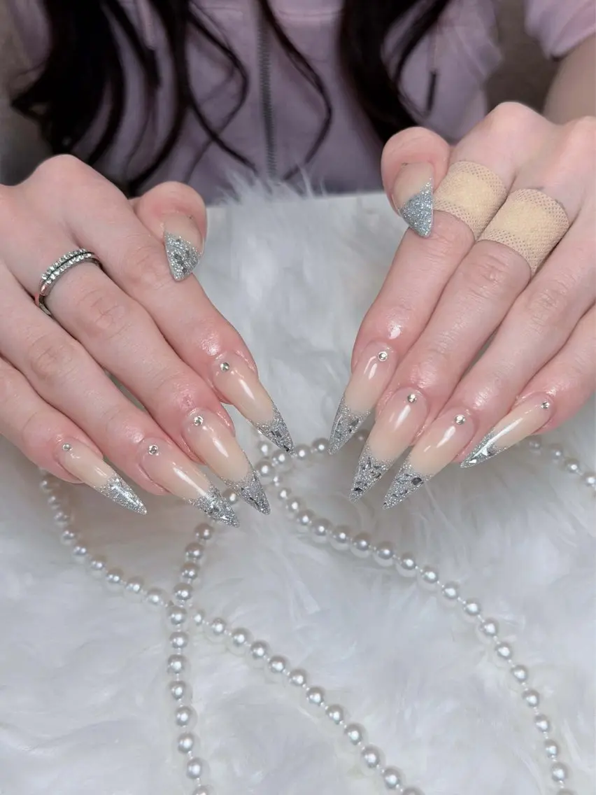 ネイル チークネイル ドット フレンチネイル グラデーション ハート ハンドネイル Julli NailStudioのネイルデザイン