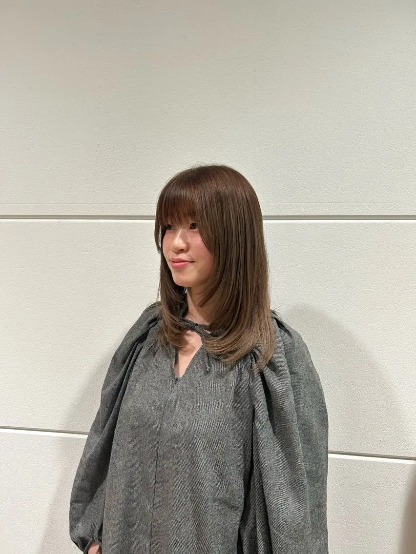ミディアム 顔まわりレイヤー 顔周りカット レイヤーカット 伊藤 由華のヘアスタイル