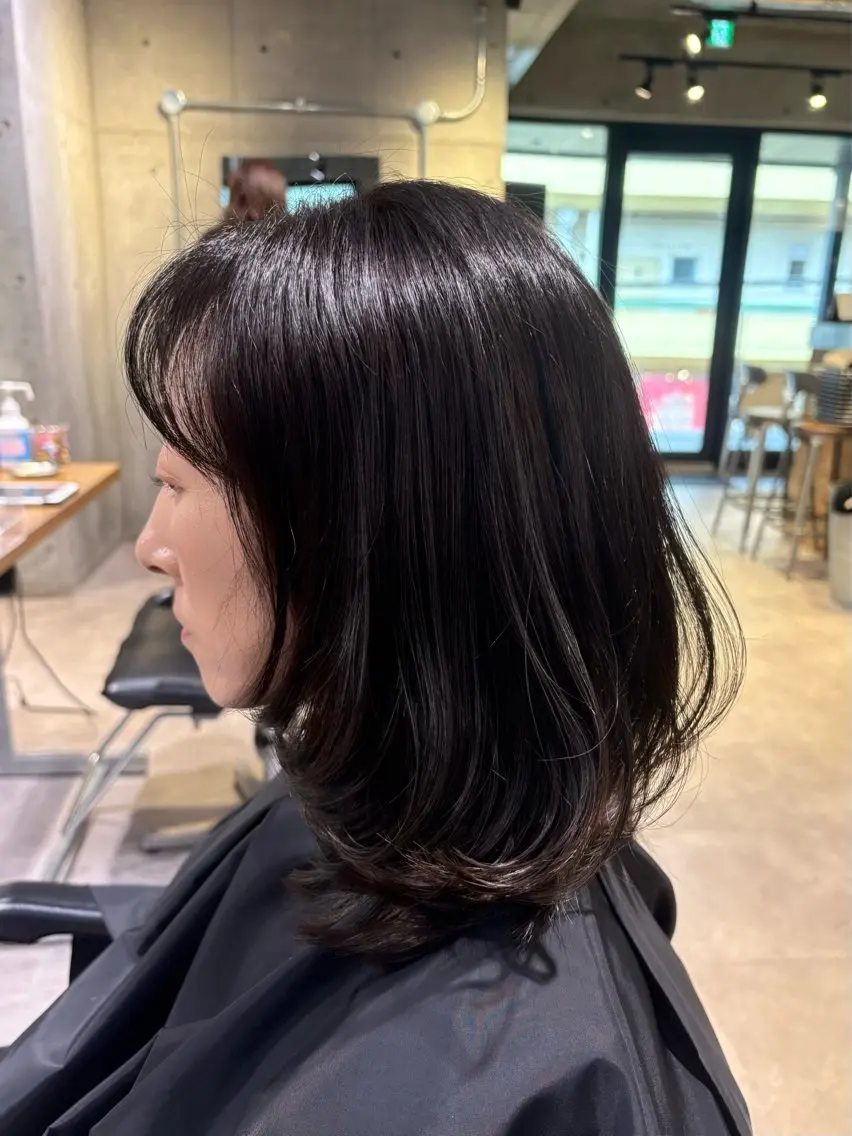 ミディアム レイヤーカット カット ヘアカラー ︎︎ HINAのヘアスタイル