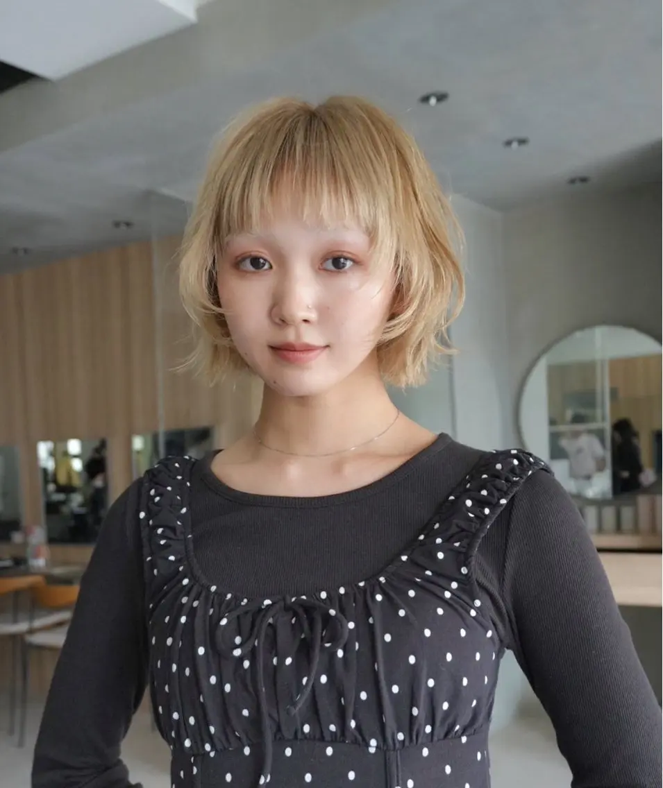 ショート カラー ベージュカラー ミルクティーベージュ ボブ MINX 髙田凜々子 ボブ/ハイトーンのヘアスタイル