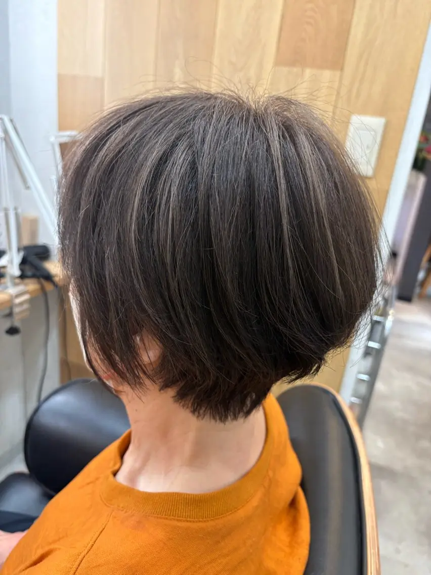 ショート カット ヘアカラー 白鳥 正孝のヘアスタイル