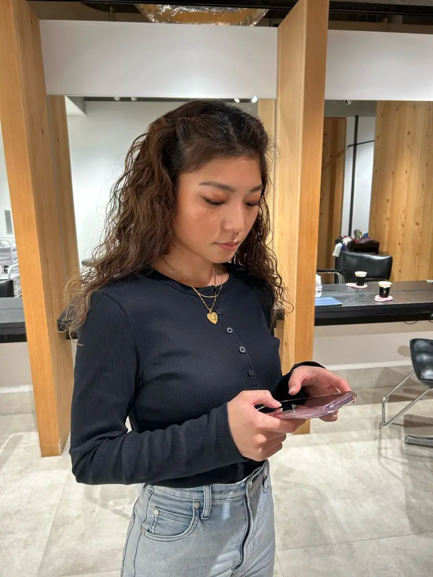 ミディアム パーマ ミディアムパーマ スパイラルパーマ カット ヘアカラー パーマ トリートメント ヘッドスパ ヘアセット スキバサミを使わない カット🌼唯🌼のヘアスタイル
