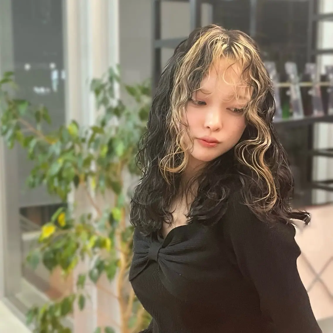 ロング カラー ヘアカラー トリートメント ⭐️韓国ブリーチ 顔周りカット⭐️のヘアスタイル
