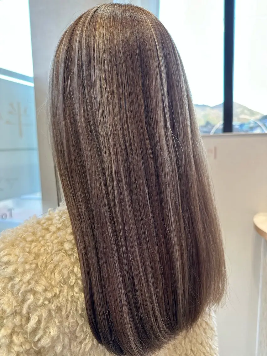 ロング ハイライト LAULEA Renのヘアスタイル