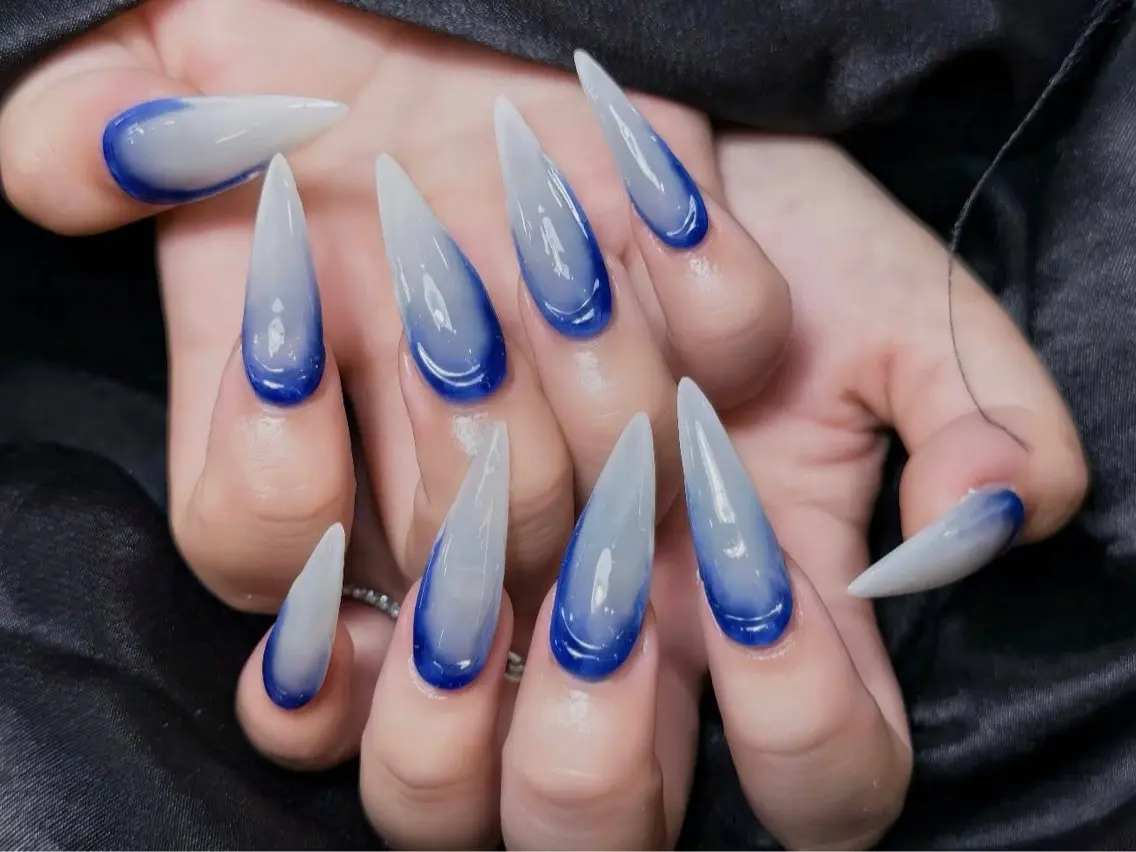 ネイル ボルドー フレンチネイル グラデーション キラキラネイル 韓国ネイル ハンドネイル Rin Nail Shinokuboのネイルデザイン