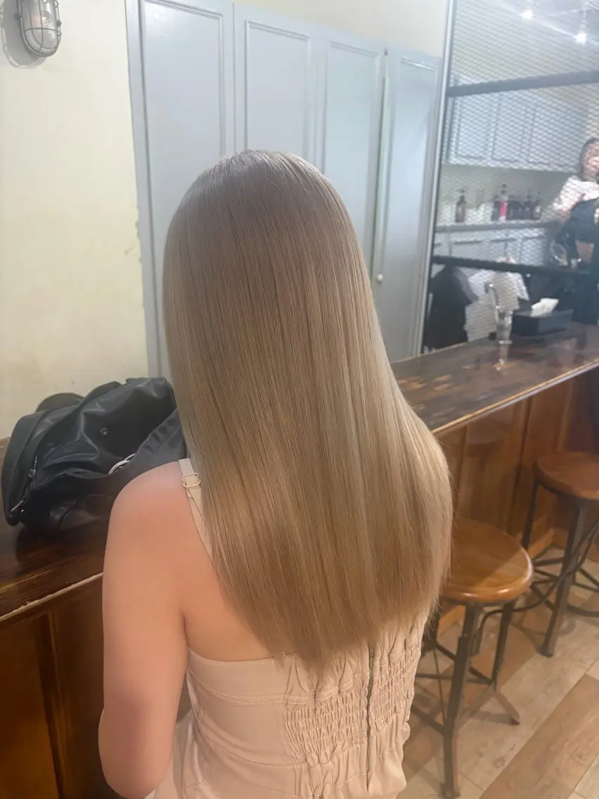 カラー ベージュカラー ホワイトベージュ カット ヘアカラー 盛れるレイヤー× ウルフMari🪽のヘアスタイル