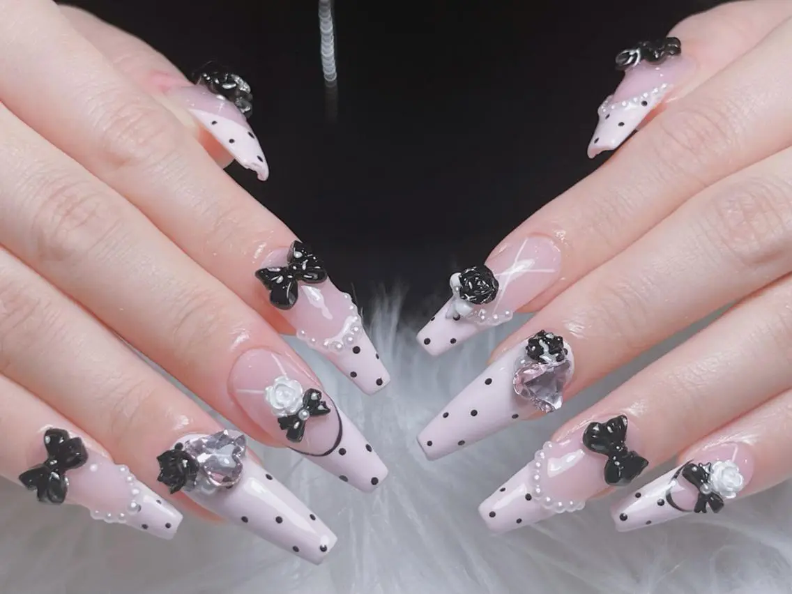 ネイル 長さ出し グラデーション 卒業式 キラキラネイル マグネットネイル Emi🌸Belle Nail Salonのネイルデザイン