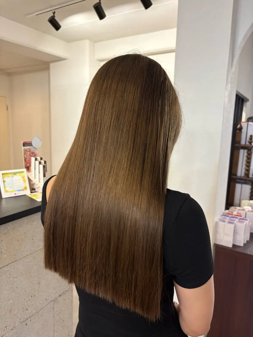 ロング カラー ブリーチ ブラウンカラー 透明感カラー ヘアカラー 黒川 綾音のヘアスタイル
