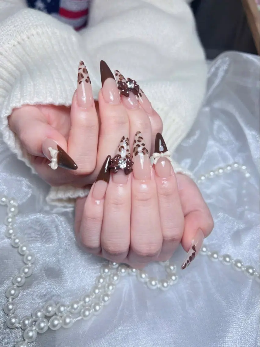 ネイル フットネイル ロングネイル マグネットネイル ネイルチップ ワンホンネイル ハンドネイル Lyna 池袋のネイルデザイン