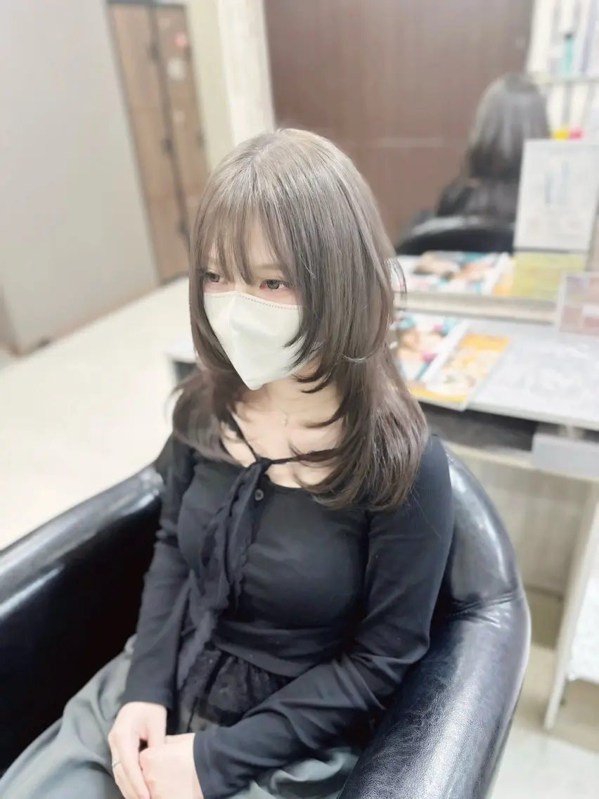 セミロング カラー ブリーチ レイヤーカット ヘアカラー トリートメント YURI ✨のヘアスタイル
