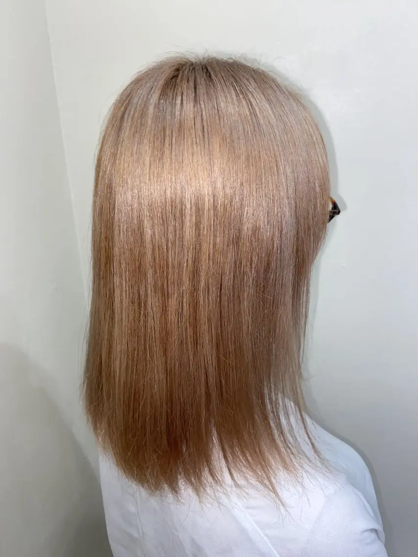 セミロング カラー ベージュカラー ブリーチ ハイトーンカラー ホワイトベージュ ワタナベ リリコのヘアスタイル