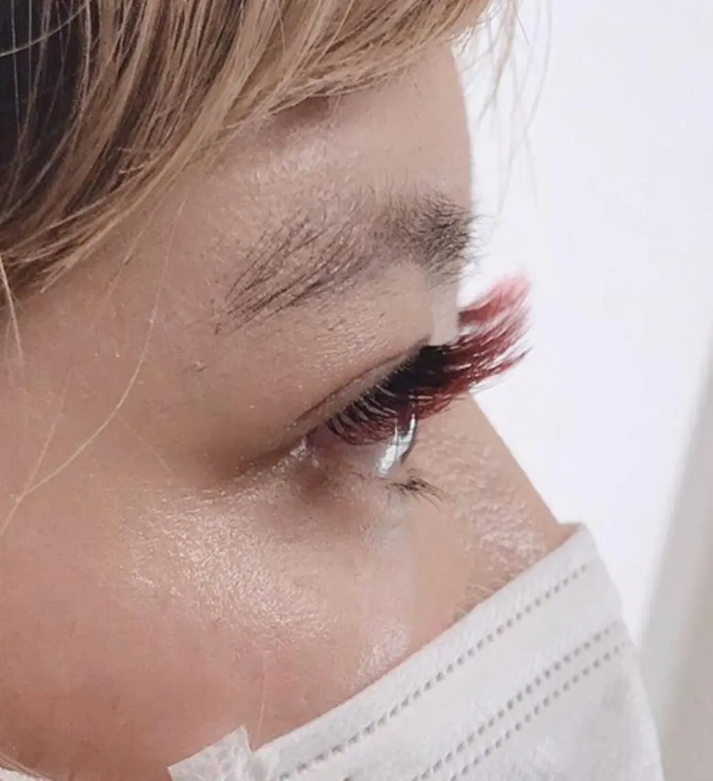 マツエク・マツパ カラーマツエク ボリュームラッシュ Hug me eyelashのマツエク・マツパデザイン