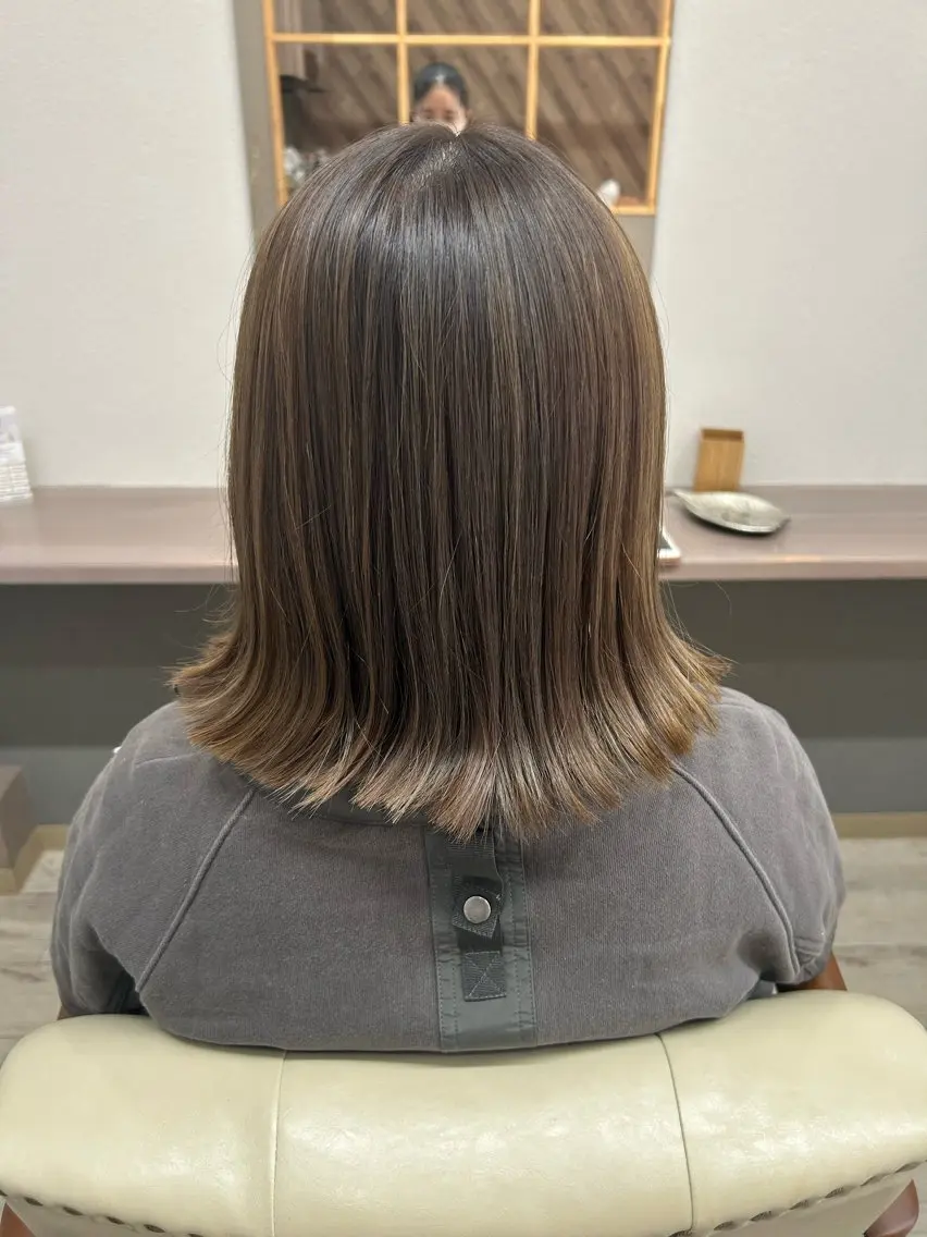 ミディアム カラー 久保山 友奈のヘアスタイル