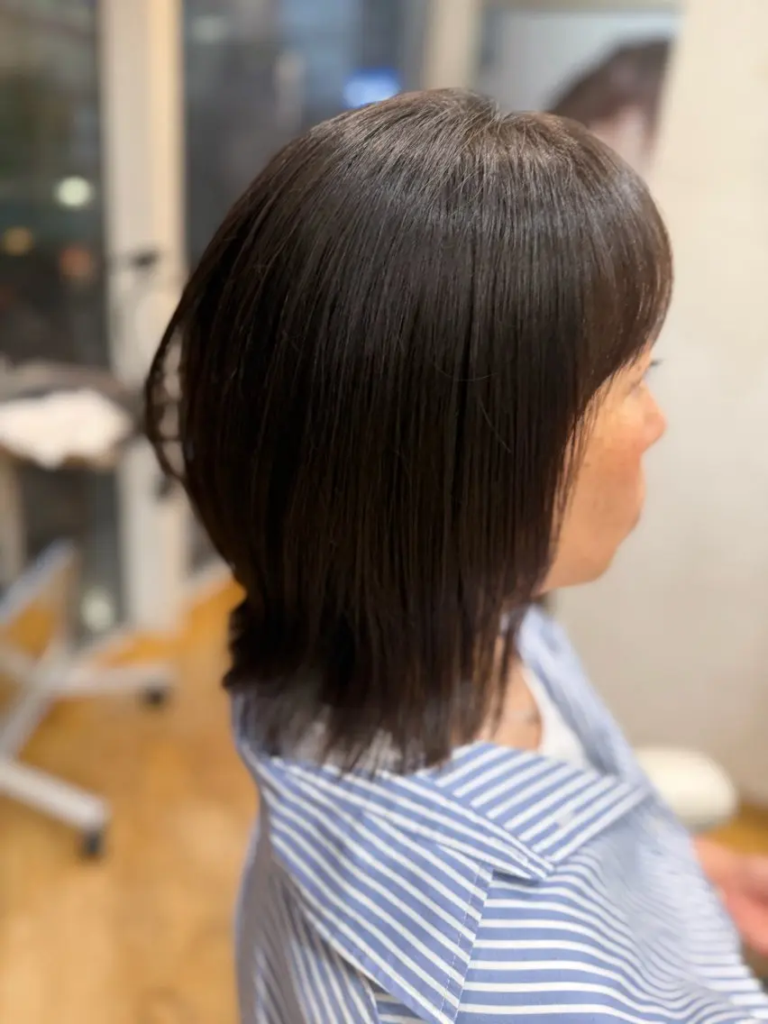 ミディアム レイヤーカット 外ハネヘア 江原 貴登のヘアスタイル
