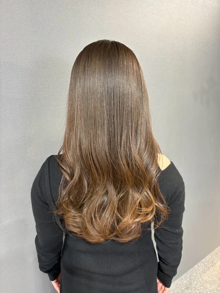 カラー 上山 結菜のヘアスタイル