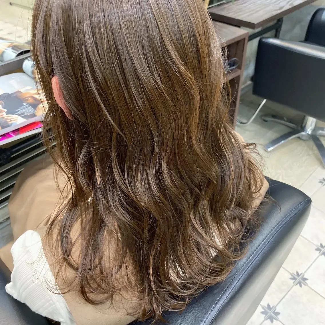 セミロング カラー ベージュカラー ブリーチ 透明感カラー ブリーチなしカラー 韓国ヘア☁️ mitsukiのヘアスタイル