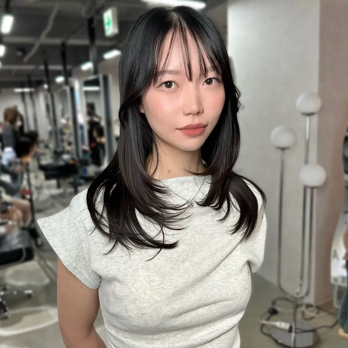 セミロング くびれヘア 顔まわりレイヤー 顔周りカット 韓国風ヘア くびれレイヤー カット ヘアカラー 韓国レイヤー🇰🇷 艶髪💎renのヘアスタイル