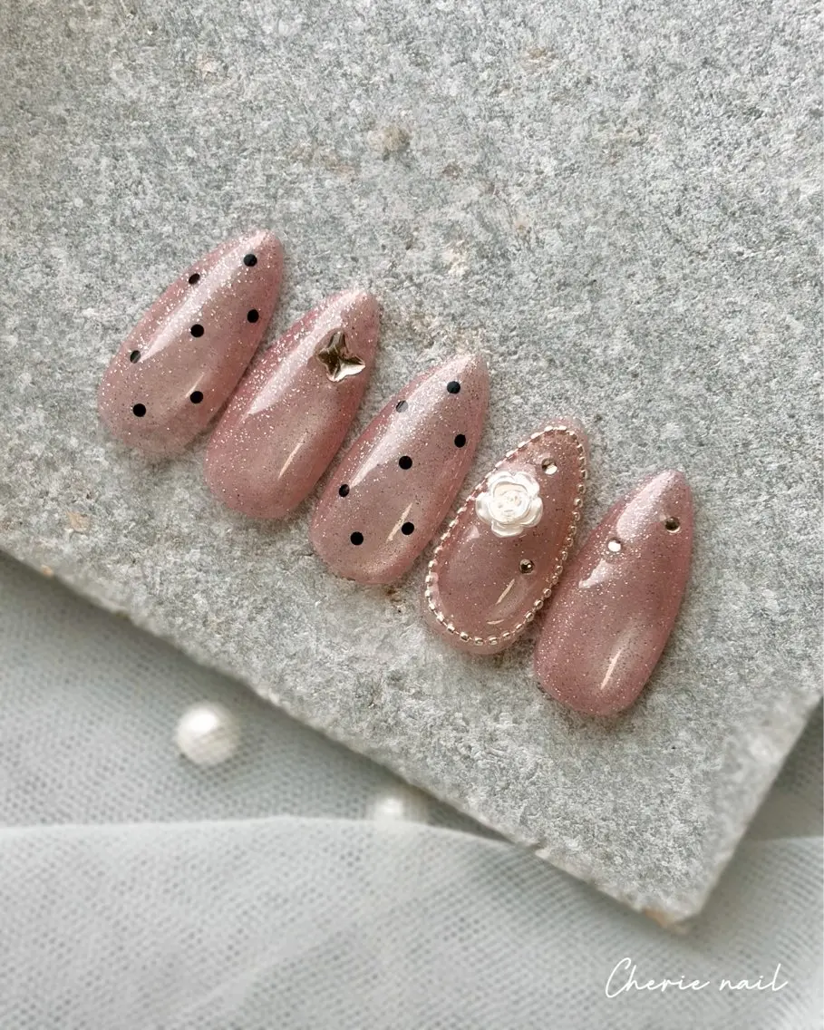 ネイル ドット フラワーネイル ジェルネイル マグネットネイル ピンク ハンドネイル Cherienail yunaのネイルデザイン