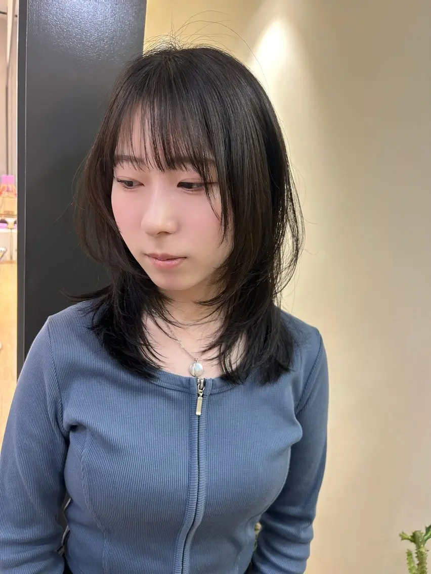 ミディアム レイヤーカット ウルフカット ウルフレイヤー カット トリートメント hubhair レイヤー/透明感のヘアスタイル