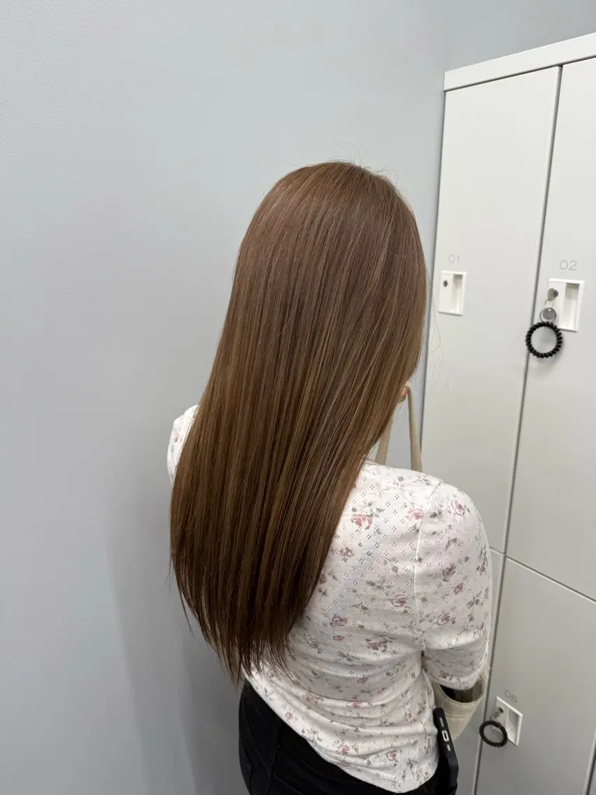 カラー ベージュカラー ミルクティーベージュ ヘアカラー SARINA ROCCO3rdのヘアスタイル