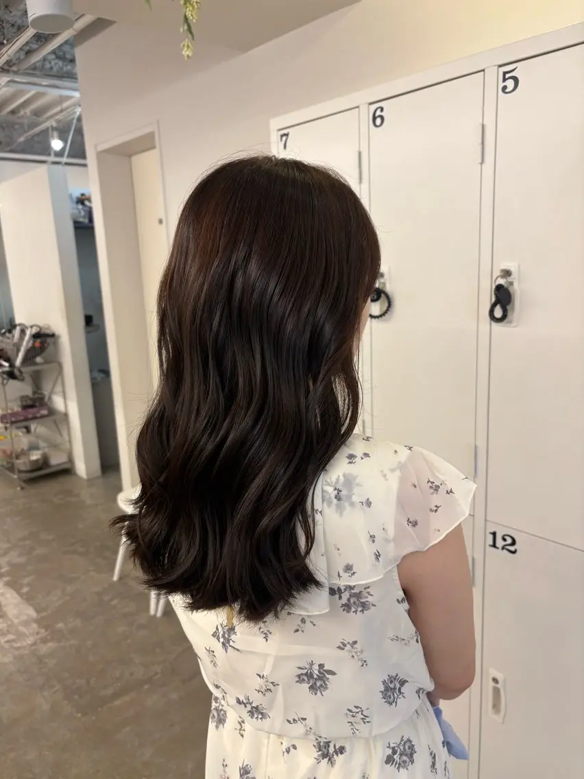 ロング チョコレートブラウン ヘアカラー トリートメント OMURA MINORIのヘアスタイル
