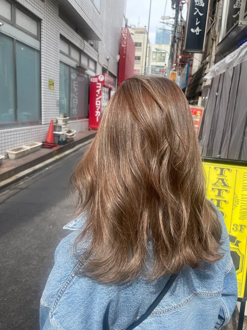 セミロング カラー ハイライトカラー ハイライト ヘアカラー トリートメント 🍊新宿南口🍊 ERINAのヘアスタイル